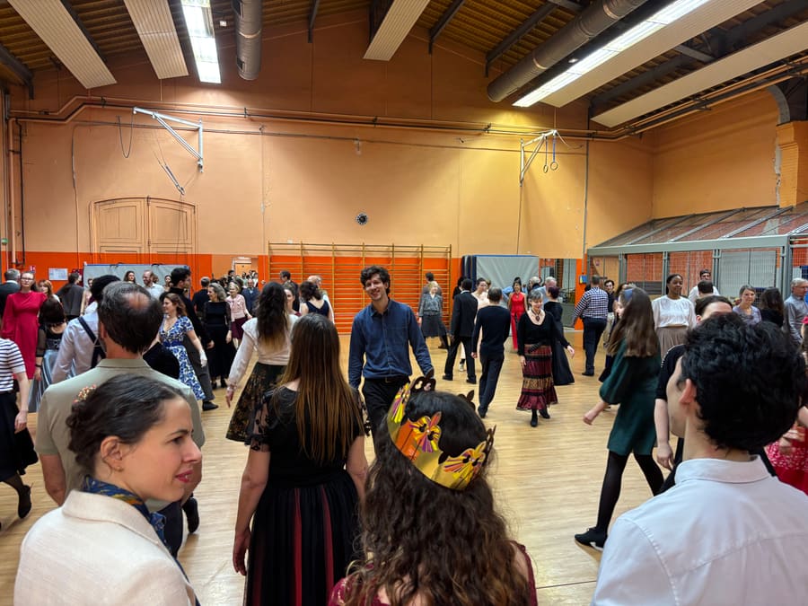Danseurs réunis pour la Galette des Rois des Lundis de l’Impératrice, le 10 janvier 2026